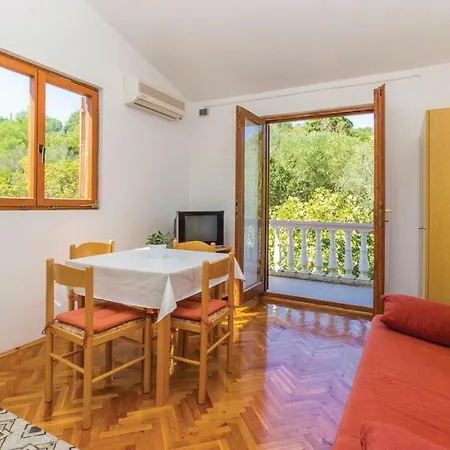 Komoseva Apartamento *